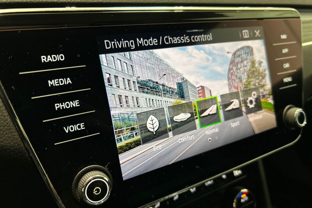 SKODA Superb 2020 Combi 1,4 TSI PHEV Style iV DSG Autom.