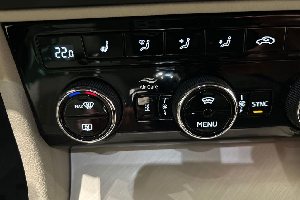 SKODA Superb 2023 Combi 1.5 TSI ACT Style BusinessLine DSG Autom.