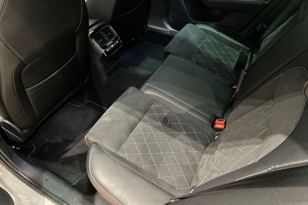 Skoda Superb 2024 Combi 1.4 TSI PHEV SportLine iV Business DSG Autom.