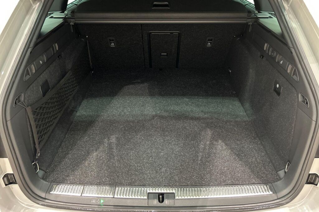 Skoda Superb 2024 Combi 1.4 TSI PHEV SportLine iV Business DSG Autom.