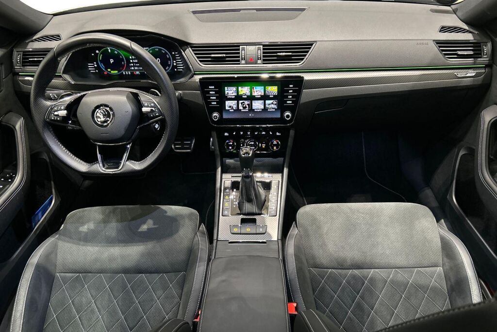 Skoda Superb 2024 Combi 1.4 TSI PHEV SportLine iV Business DSG Autom.