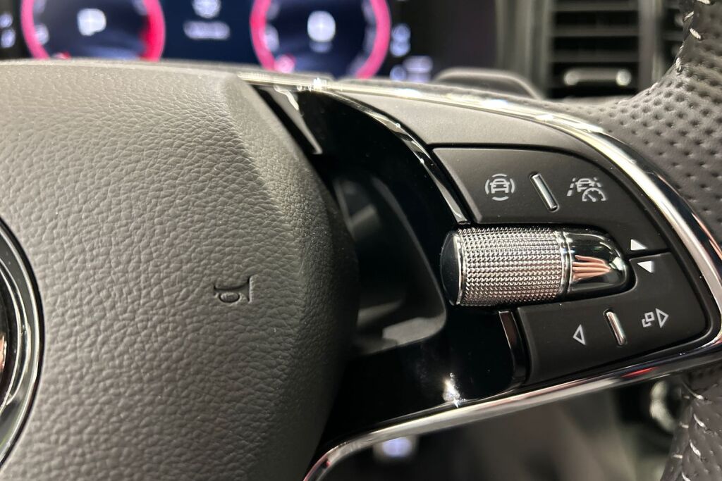 Skoda Karoq 2023 1.5 TSI SportLine DSG Autom.