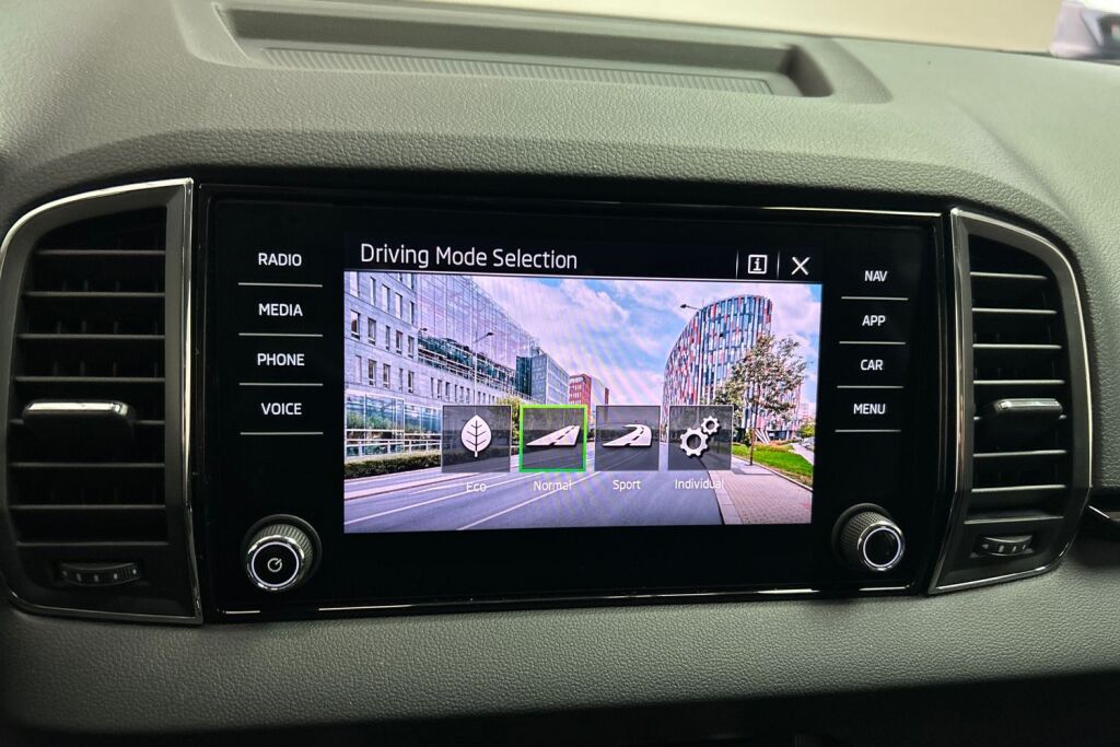 Skoda Karoq 2025 1.5 TSI Style DSG Autom.