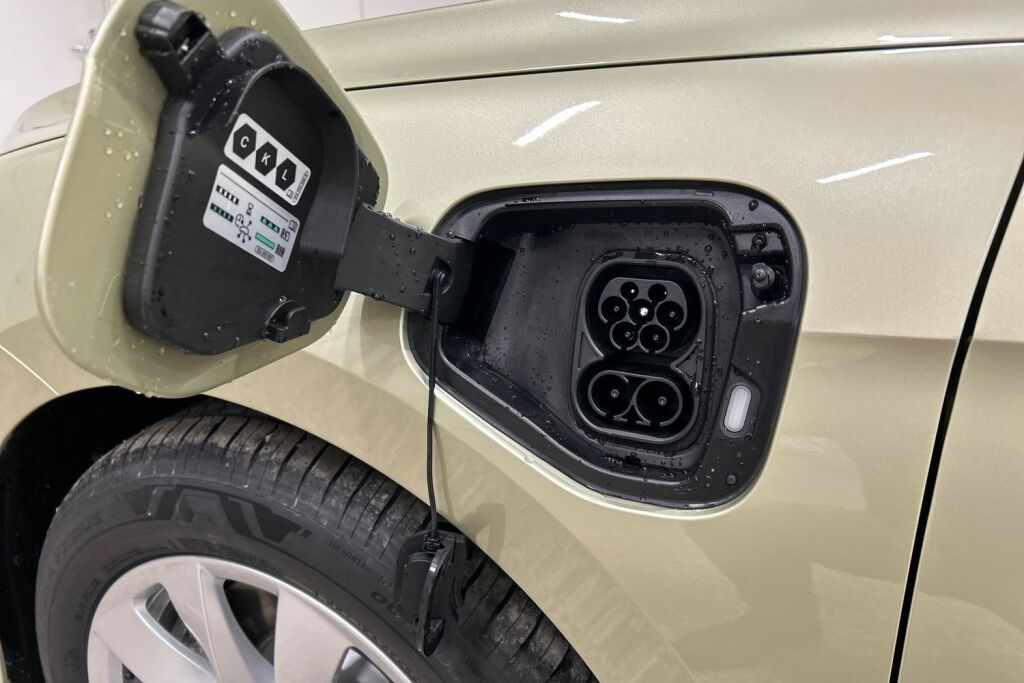 Skoda Superb 2026 Combi 1.5 TSI PHEV Style Explore DSG Autom.