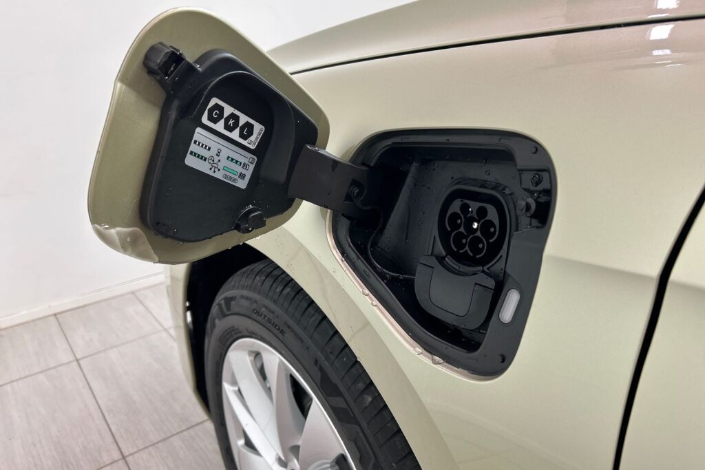 Skoda Superb 2026 Combi 1.5 TSI PHEV Style Explore DSG Autom.