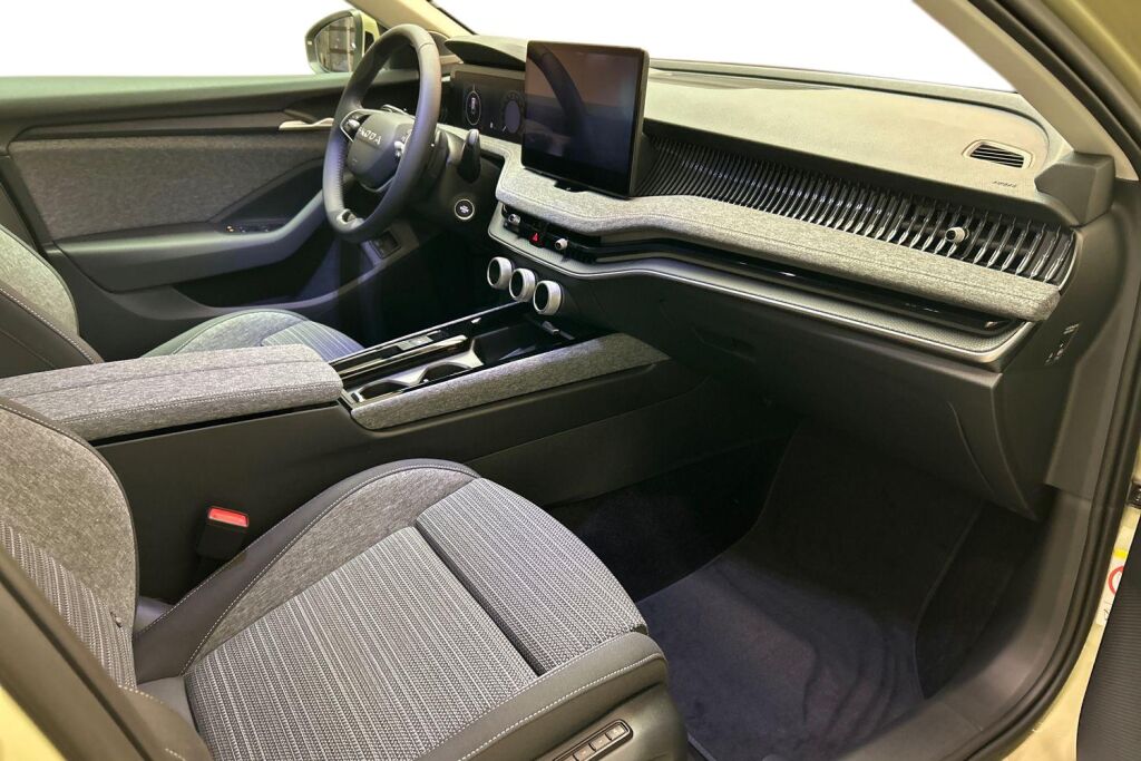 Skoda Superb 2026 Combi 1.5 TSI PHEV Style Explore DSG Autom.