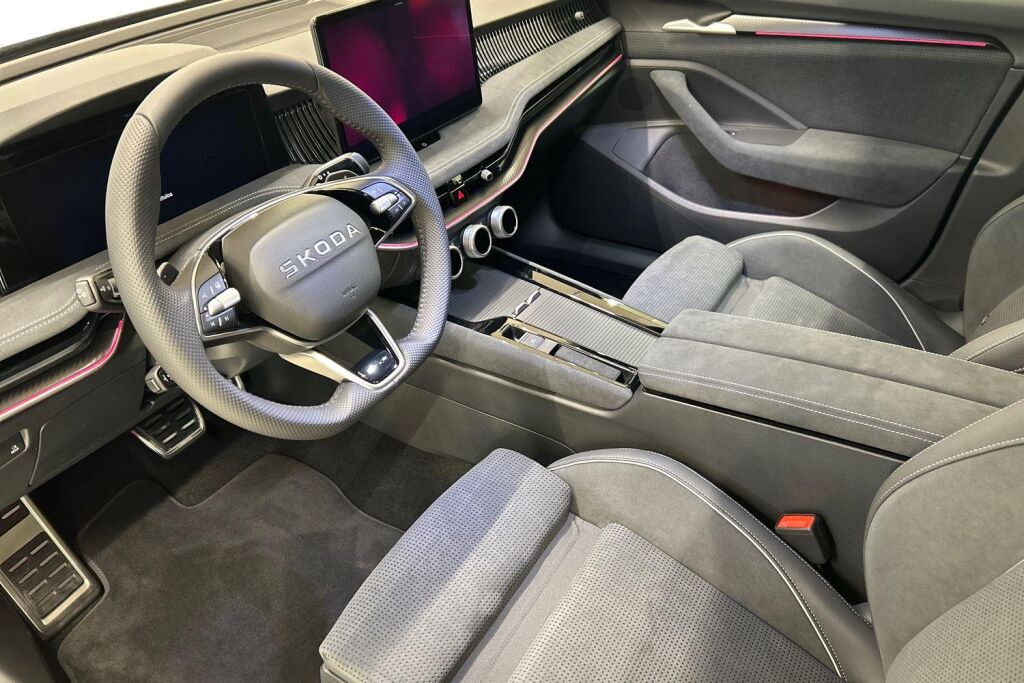 Skoda Superb 2026 1.5 TSI PHEV 272 SportLine Explore DSG Autom.