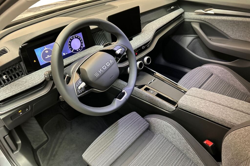Skoda Superb 2025 Combi 1.5 TSI PHEV Selection DSG Autom.
