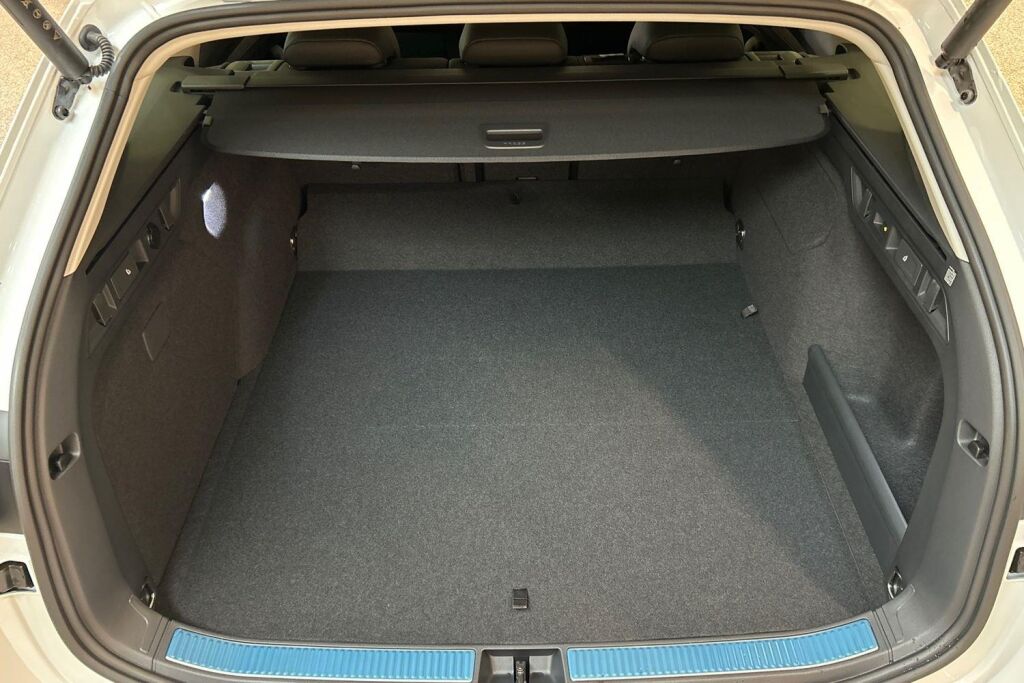 Skoda Superb 2026 Combi 1.5 TSI PHEV Selection DSG Autom.