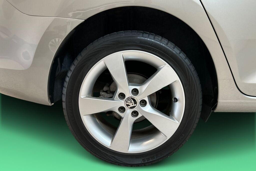 SKODA RAPID 2014 1,4 TSI Elegance DSG Autom.