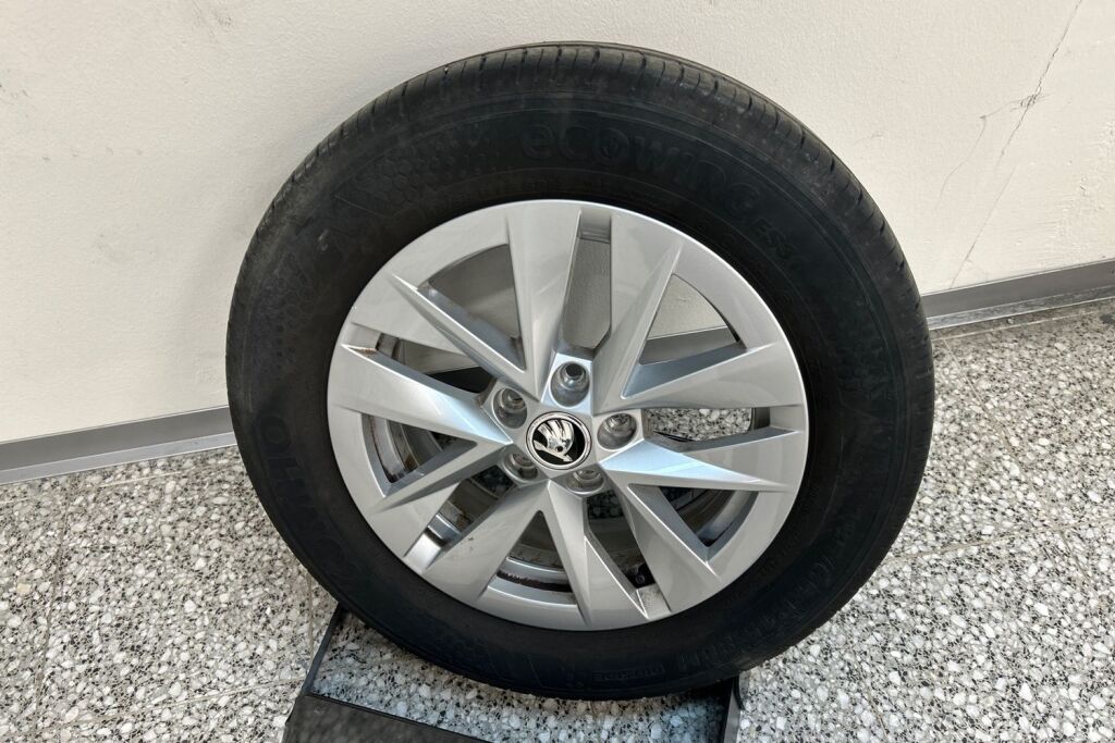 SKODA FABIA 2023 1.0 TSI 95 Ambition