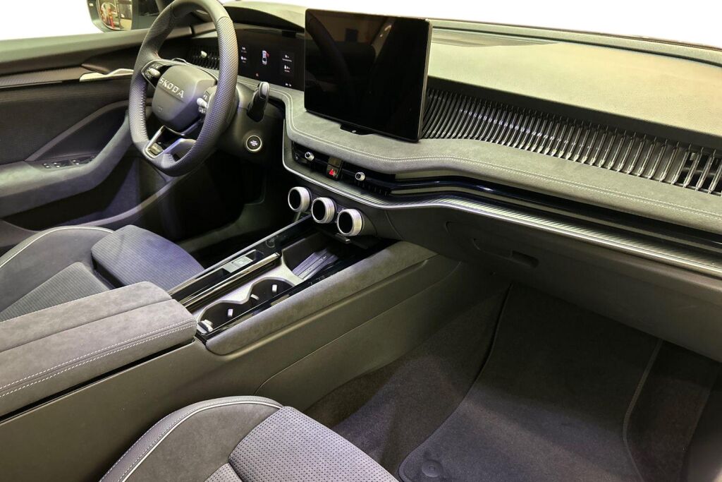 Skoda Superb 2025 1.5 TSI PHEV SportLine Explore DSG Autom.
