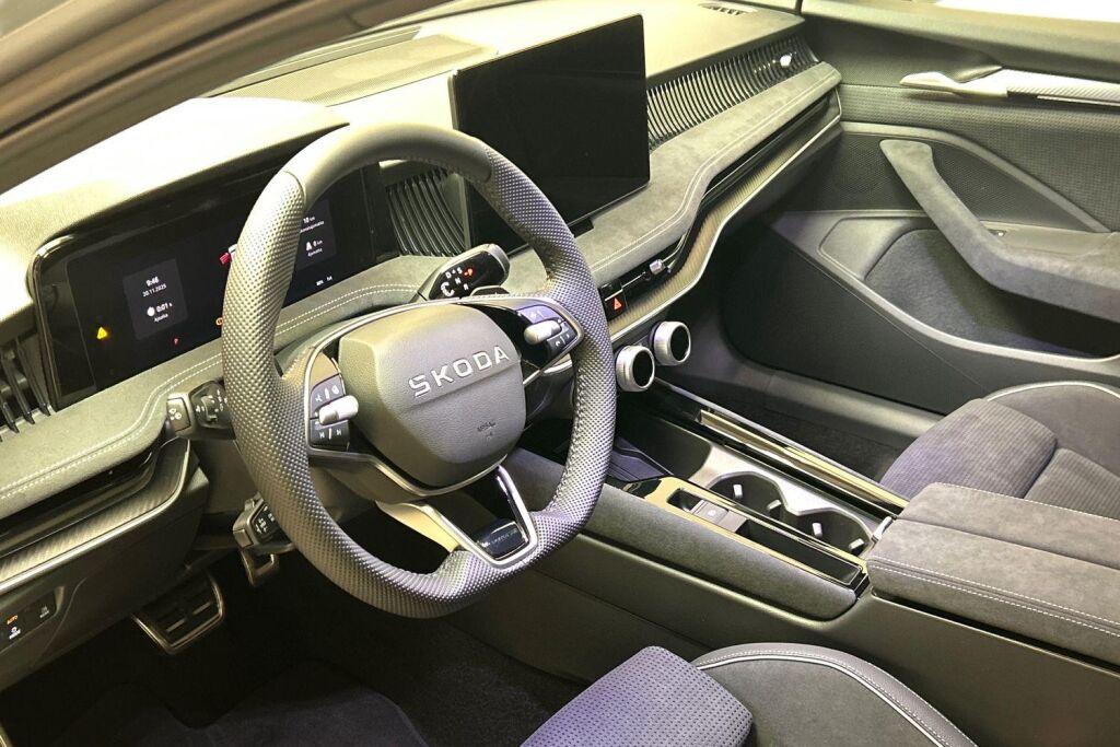 Skoda Superb 2025 1.5 TSI PHEV SportLine Explore DSG Autom.