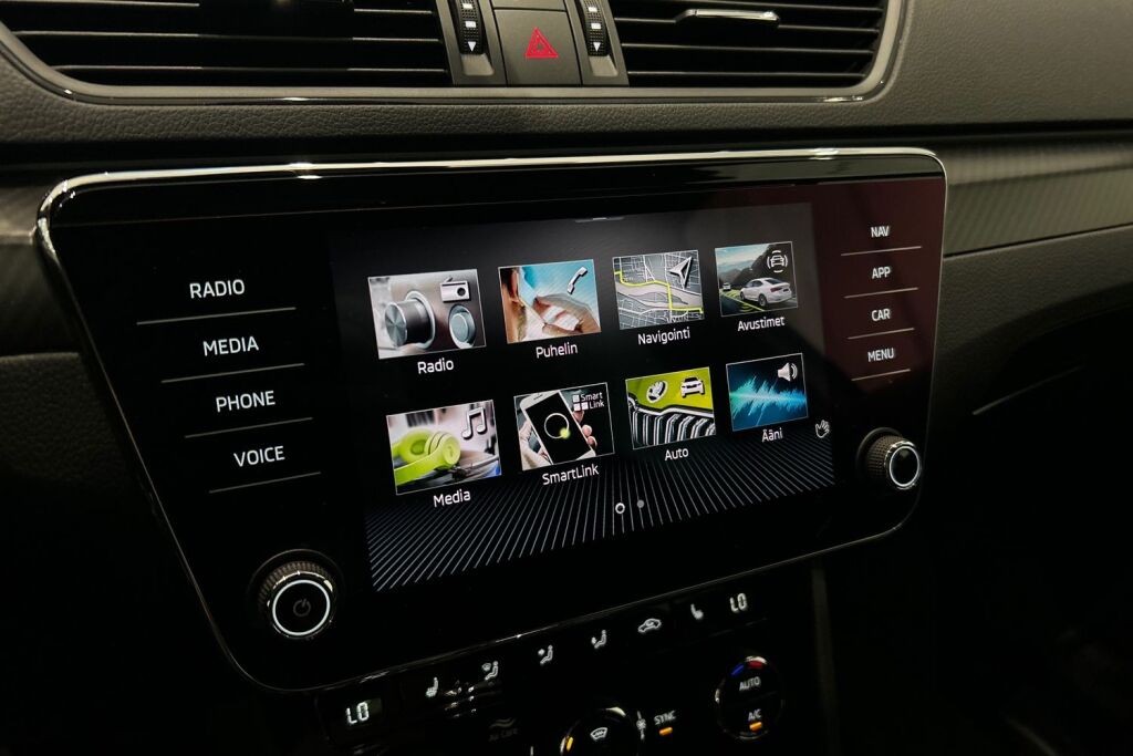 Skoda Superb 2023 Combi 2.0 TDI 200 SportLine Business DSG Autom.