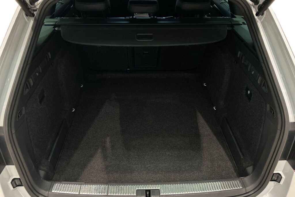 Skoda Superb 2023 Combi 2.0 TDI 200 SportLine Business DSG Autom.