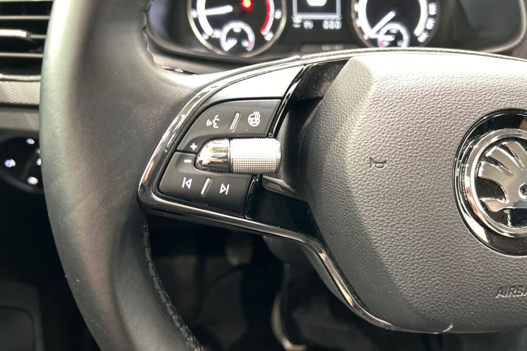 SKODA Kamiq 2022 1.0 TSI 110 Ambition