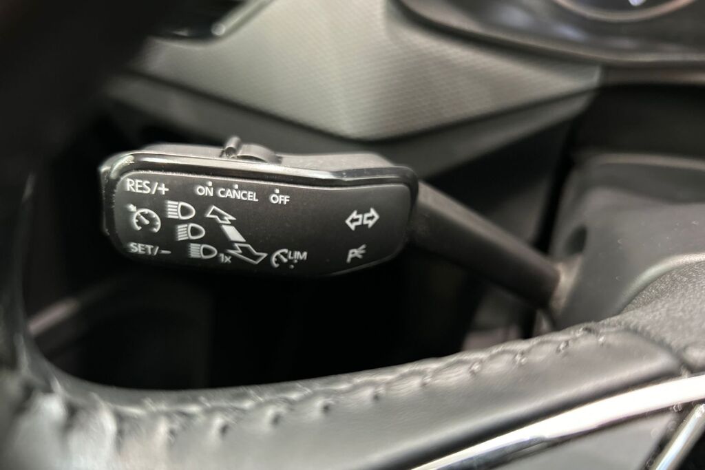 SKODA Kamiq 2022 1.0 TSI 110 Ambition