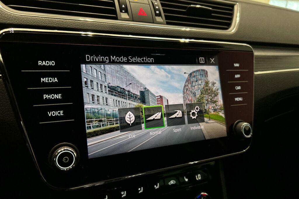 Skoda Superb 2022 Combi 2.0 TDI 150 Style BusinessLine DSG Autom.