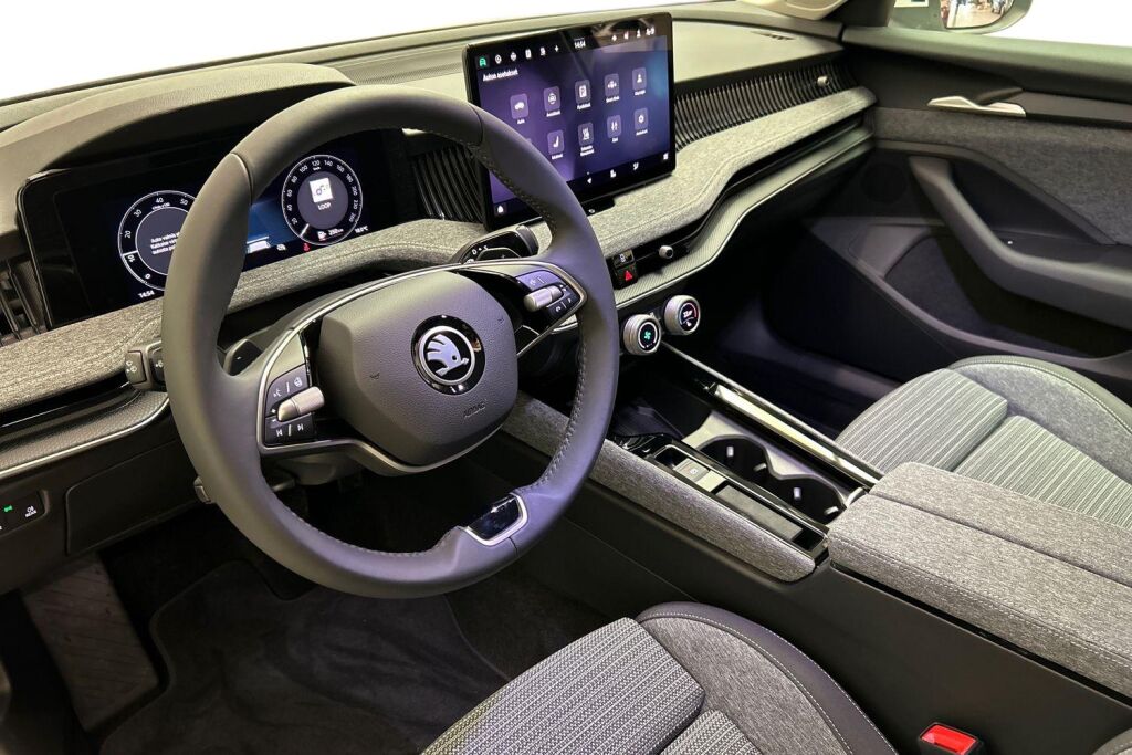 Skoda Superb 2025 1.5 TSI eTEC Selection DSG Autom.