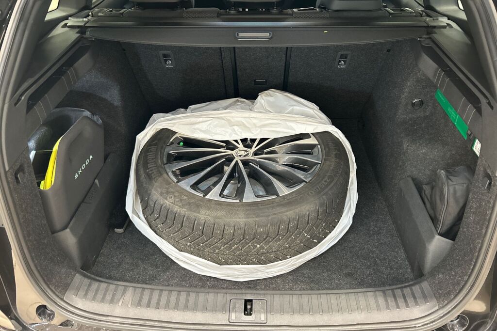 SKODA Enyaq 2024 85 SportLine Business