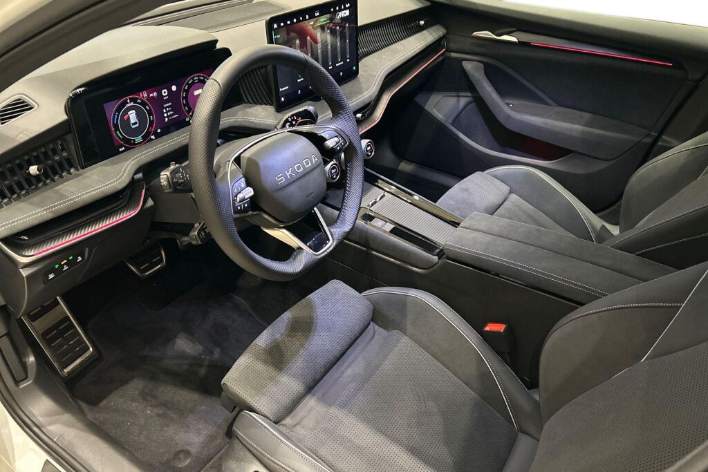 Skoda Superb 2026 Combi 1.5 TSI PHEV SportLine Explore DSG Autom.