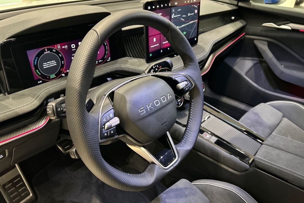 Skoda Superb 2026 Combi 1.5 TSI PHEV SportLine Explore DSG Autom.