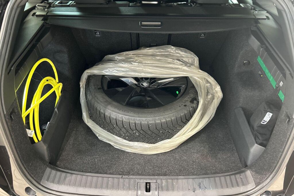 SKODA Enyaq 2025 85x 4x4 RS