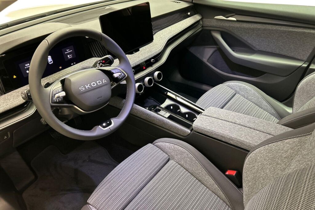 Skoda Superb 2026 Combi 1.5 TSI PHEV Style Explore DSG Autom.