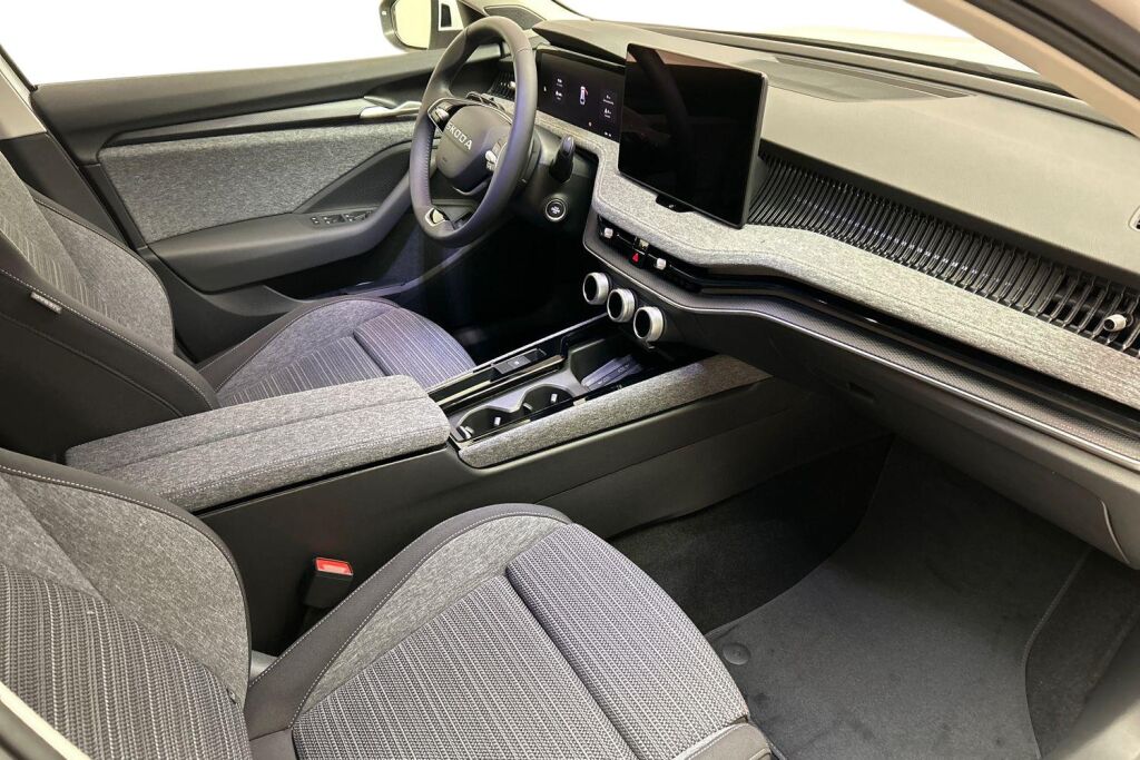 Skoda Superb 2026 Combi 1.5 TSI PHEV Style Explore DSG Autom.