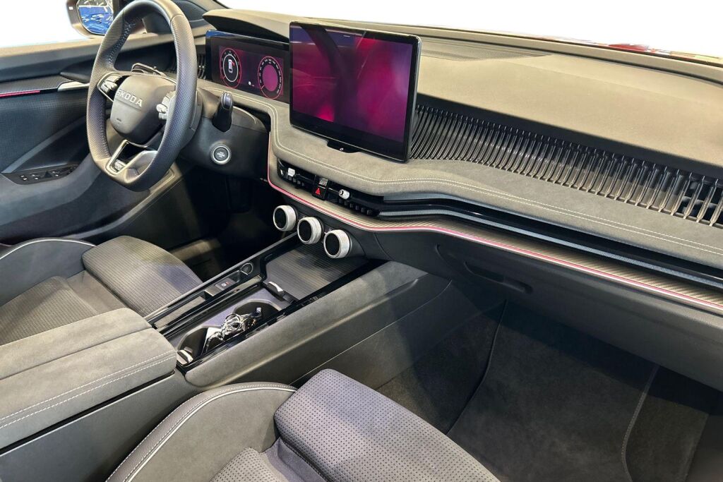 Skoda Superb 2026 Combi 2.0 TSI 204 SportLine DSG Autom.