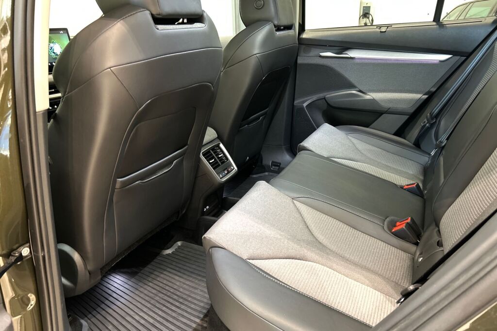 Skoda Enyaq 2025 85x 4x4 Selection / Tehdastakuu voimassa 6/2028 tai 100tkm asti!